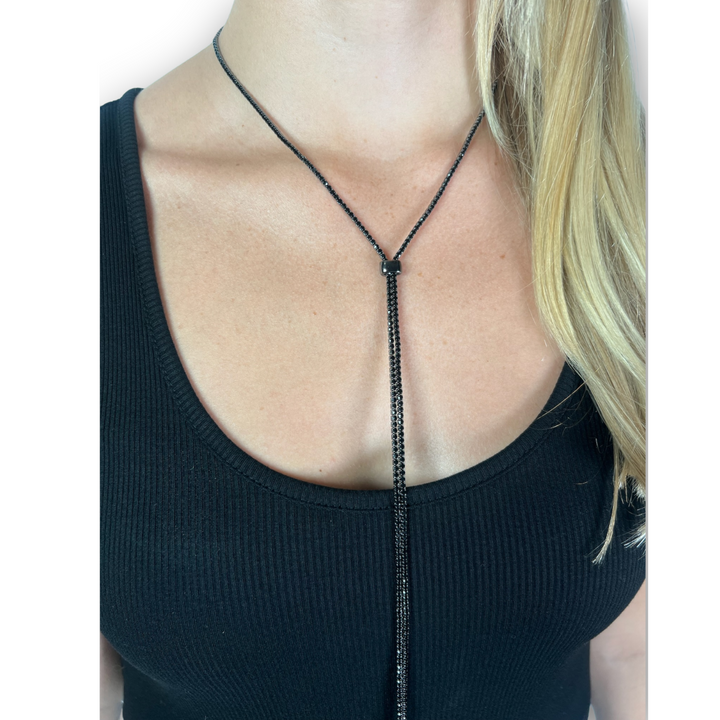 THE LASSO NECKLACE BLACK