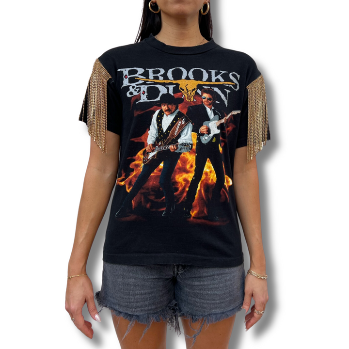 VINTAGE RHINESTONED BROOKS AND DUNN TSHIRT | MENS XS