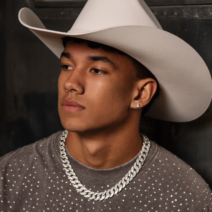 THE BARRICADE NECKLACE