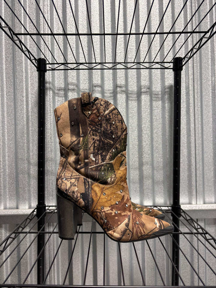 SAMPLE SALE BOOTS